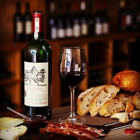 Chateau Vieux Mougnac Nyaraló